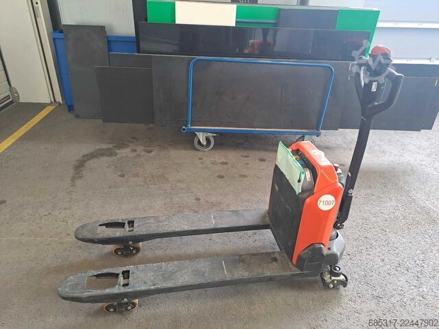 Electric Pallet Trucks Toyota LHE 130 castor