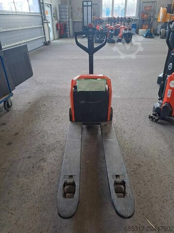 Electric Pallet Trucks Toyota LHE 130 castor