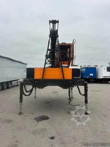 Swap chassis trailer  PLATEAU-WECHSELPRITSCHE MIT LOGLIFT 140S INKL. ROTATOR UND GREIFER