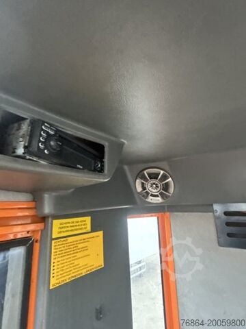 Swap chassis trailer  PLATEAU-WECHSELPRITSCHE MIT LOGLIFT 140S INKL. ROTATOR UND GREIFER