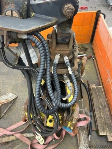 Swap chassis trailer  PLATEAU-WECHSELPRITSCHE MIT LOGLIFT 140S INKL. ROTATOR UND GREIFER