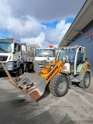 Mobilbagger LIEBHERR 504C / SW / Gabel + Schaufel / Wenig Stunden
