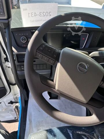 Chassis with cab Volvo FH 460 6x2-4 Globetrott. Fahrgestell LAGER