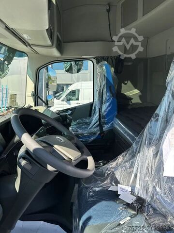 Chassis with cab Volvo FH 460 6x2-4 Globetrott. Fahrgestell LAGER