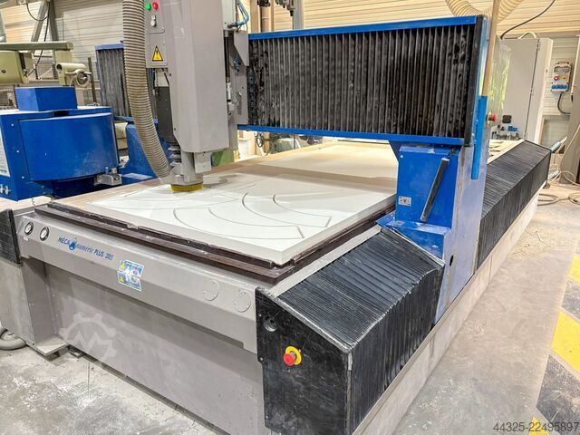 Bearbeitungszentrum mit Nestingtisch MECANUMERIC PLUS 3115