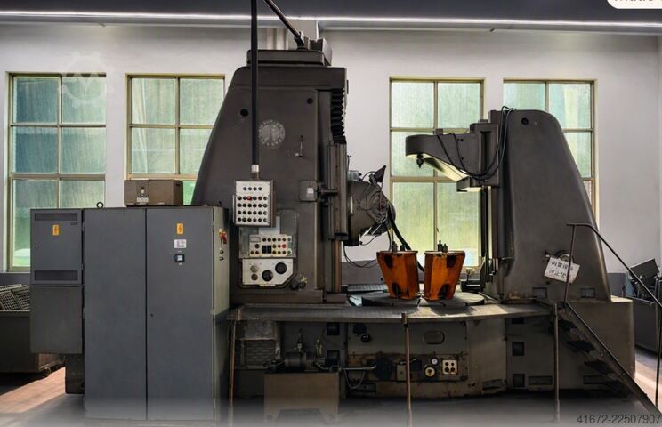 Gear Hobbing Machine - Vertical PFAUTER P 1800 B