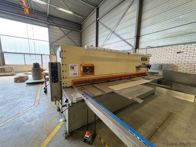 Hydraulic guillotine shear Safan VS370-6