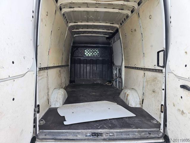 High top van IVECO 35S16 A8 V L, mittellang & hoch, kleiner Schaden