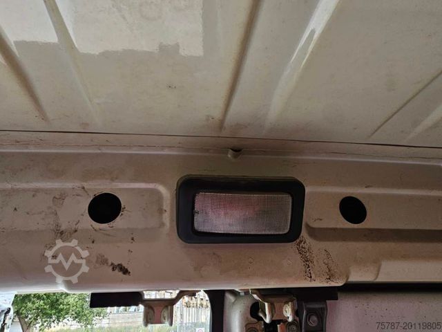 High top van IVECO 35S16 A8 V L, mittellang & hoch, kleiner Schaden