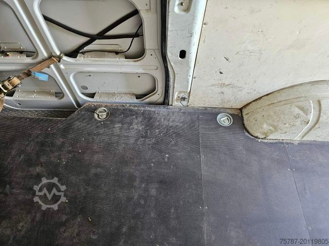High top van IVECO 35S16 A8 V L, mittellang & hoch, kleiner Schaden