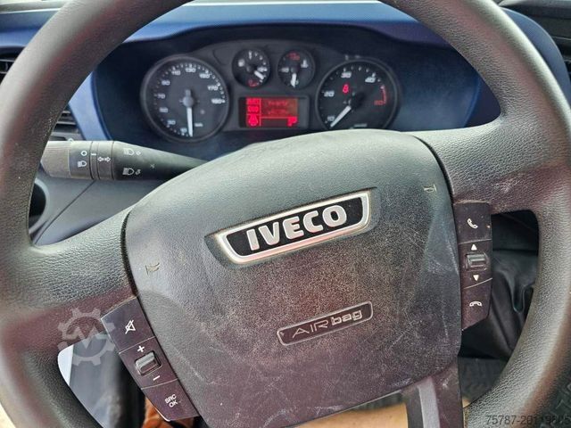 High top van IVECO 35S16 A8 V L, mittellang & hoch, kleiner Schaden