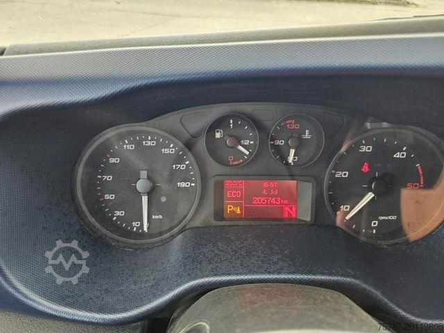 High top van IVECO 35S16 A8 V L, mittellang & hoch, kleiner Schaden