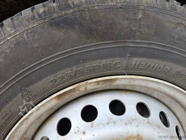 High top van IVECO 35S16 A8 V L, mittellang & hoch, kleiner Schaden