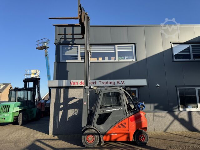 Linde H30T-01 Triplex 490 Freelift / Seitenschieber / Zinkenversteller / LPG 2011 LINDE H30T-01 Triplo 490 Freelift / Sideshift / Vorkversteller LPG 2011