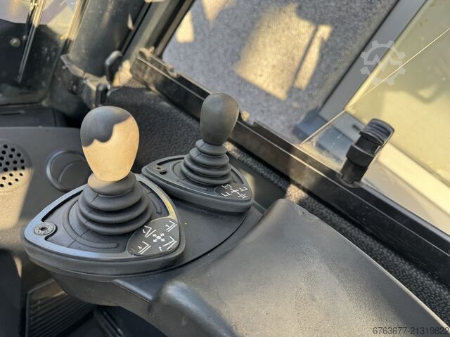 Linde H30T-01 Triplex 490 Freelift / Seitenschieber / Zinkenversteller / LPG 2011 LINDE H30T-01 Triplo 490 Freelift / Sideshift / Vorkversteller LPG 2011