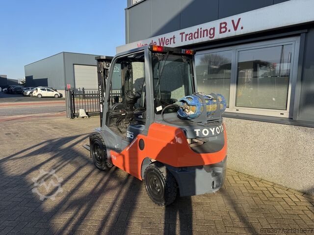 Toyota 06-8FG30F Triplex 430 Freihub / Seitenschieber LPG 2019 TOYOTA 06-8FG30F Triplo 430 Freelift / Sideshift LPG 2019