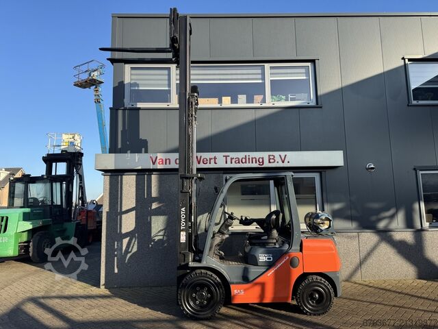 Toyota 06-8FG30F Triplex 430 Freihub / Seitenschieber LPG 2019 TOYOTA 06-8FG30F Triplo 430 Freelift / Sideshift LPG 2019