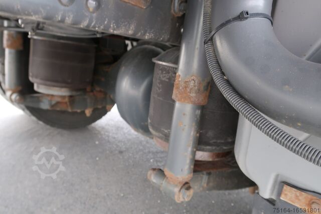 Truck with box body Mercedes-Benz 1222 L