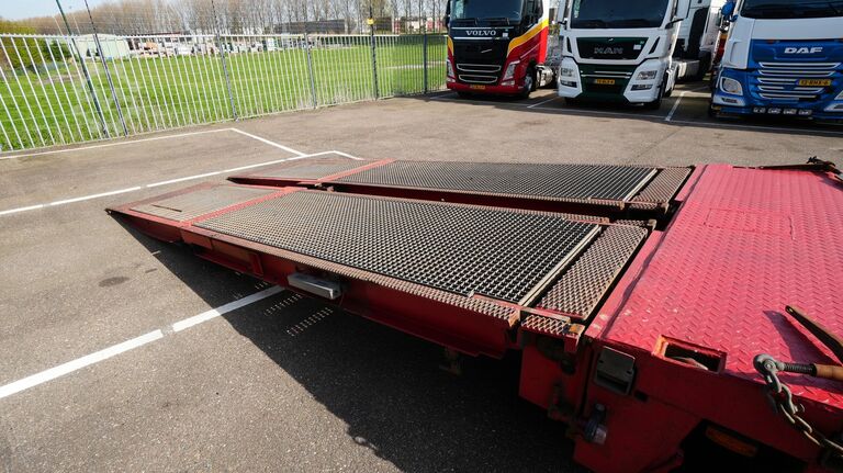Semi low-loader Nooteboom MCO-48-03V 3 axle semi low loader extendable