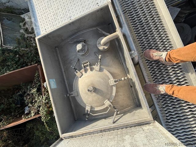 Tanker semitrailer SCHRADER D/NRW/0341, Edelstahl 5 x 5000Liter