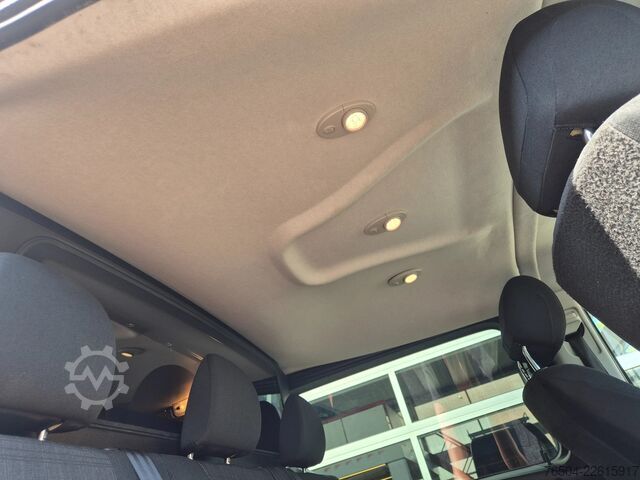 Delivery van double cab Mercedes-Benz eVito L2 DC 5 Pers/ Airco/ Camera/ 2X schuifdeur