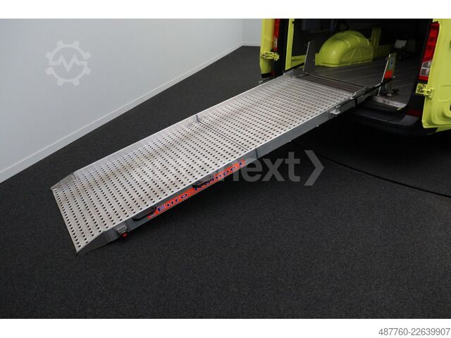 Kleinbus VW Crafter 35 Aut. *Rollstuhl-Rampe* 8-Sitze (5449)