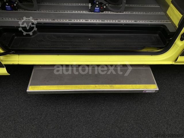 Kleinbus VW Crafter 35 Aut. *Rollstuhl-Rampe* 8-Sitze (5449)
