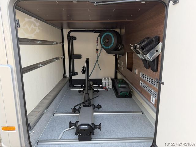 Integrated camper BÜRSTNER Elegance I 910 G 700 W Solar, 7000km, Hubstützen