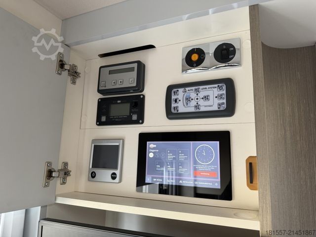 Integrated camper BÜRSTNER Elegance I 910 G 700 W Solar, 7000km, Hubstützen