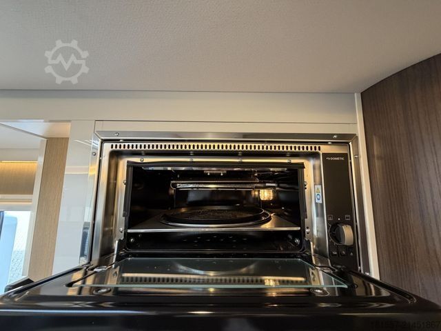 Integrated camper BÜRSTNER Elegance I 910 G 700 W Solar, 7000km, Hubstützen