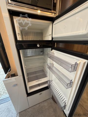 Integrated camper BÜRSTNER Elegance I 910 G 700 W Solar, 7000km, Hubstützen