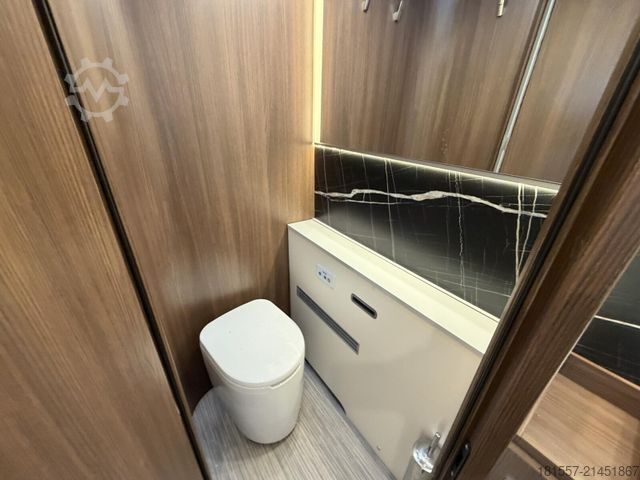 Integrated camper BÜRSTNER Elegance I 910 G 700 W Solar, 7000km, Hubstützen