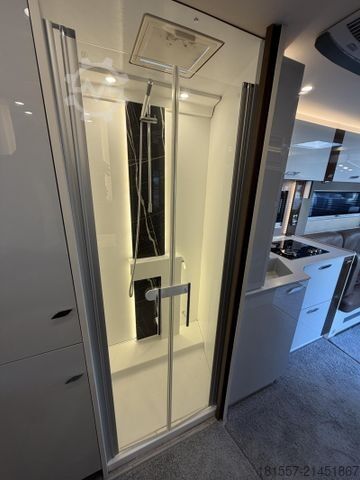 Integrated camper BÜRSTNER Elegance I 910 G 700 W Solar, 7000km, Hubstützen