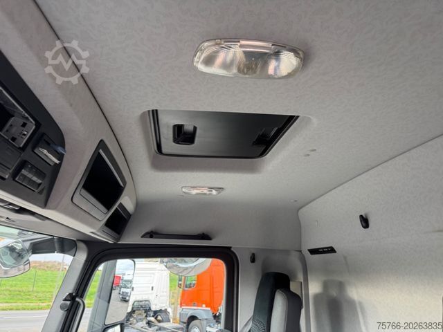 LKW mit Getränkeaufbau MERCEDES-BENZ ANTOS 2533 L / LBW / LENKACHSE / 22 PAL