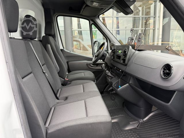 Box van MERCEDES-BENZ Sprinter 317 CDI 4325 Koffer LBW Klima Kamera