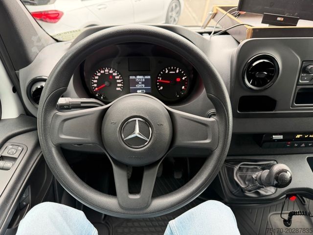 Box van MERCEDES-BENZ Sprinter 317 CDI 4325 Koffer LBW Klima Kamera