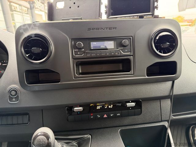 Box van MERCEDES-BENZ Sprinter 317 CDI 4325 Koffer LBW Klima Kamera