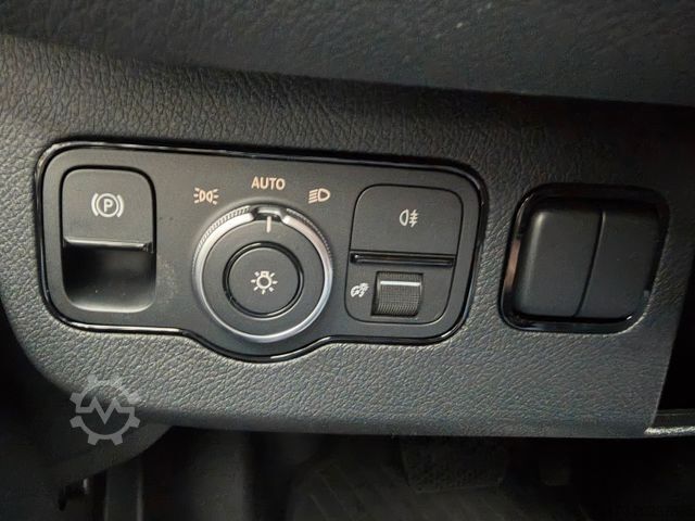 Pick-up van MERCEDES-BENZ Sprinter 319 CDI 3665 DoKa AHK Klima LED