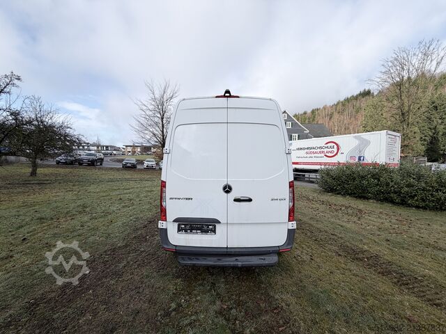 Kastenwagen Mercedes-Benz Sprinter 214