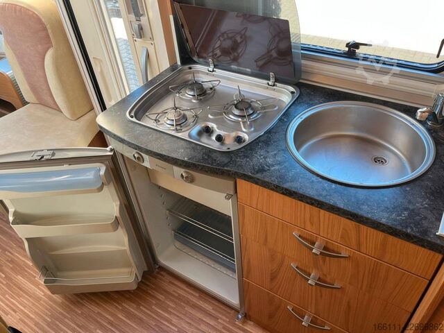 Integriertes Wohnmobil BÜRSTNER Aviano I640 G - Hub/Einzelbetten - 2 x Klima