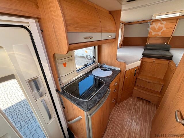 Integriertes Wohnmobil BÜRSTNER Aviano I640 G - Hub/Einzelbetten - 2 x Klima