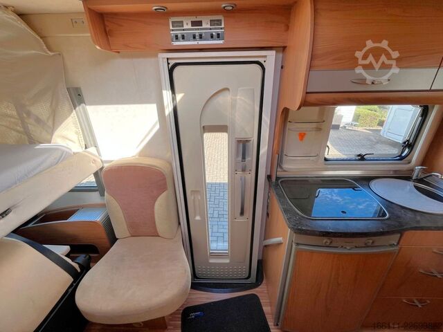 Integriertes Wohnmobil BÜRSTNER Aviano I640 G - Hub/Einzelbetten - 2 x Klima