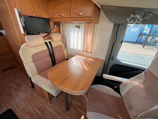 Integriertes Wohnmobil BÜRSTNER Aviano I640 G - Hub/Einzelbetten - 2 x Klima