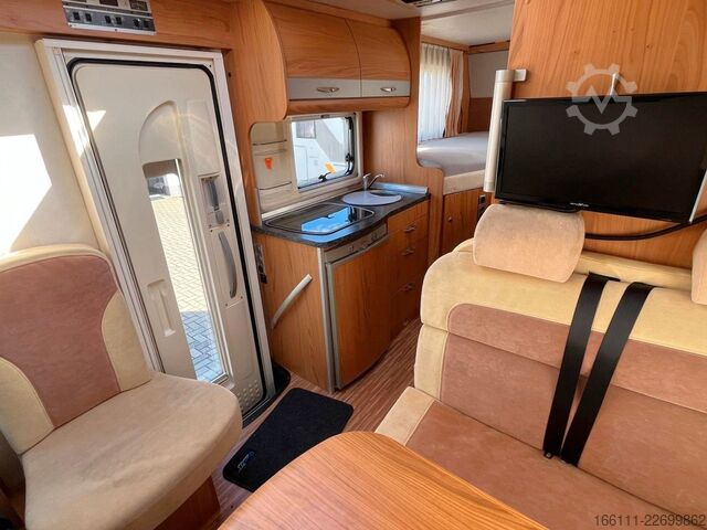 Integriertes Wohnmobil BÜRSTNER Aviano I640 G - Hub/Einzelbetten - 2 x Klima