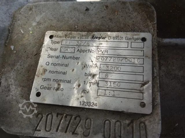 Fire engine MAN 15 224-with winch 2500liter tank manual gearbox...