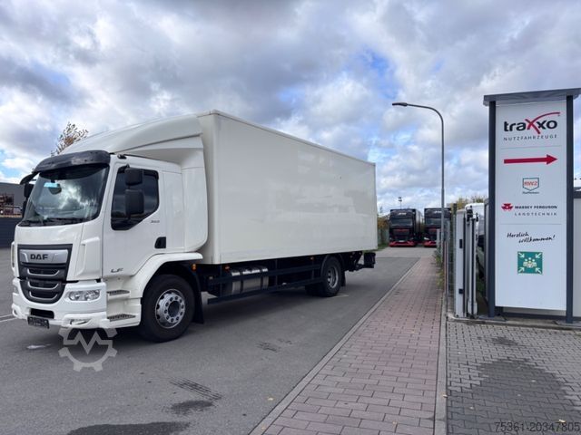 Box truck DAF LF 320 Sleeper Cab Koffer mit LBW Automatik AHK
