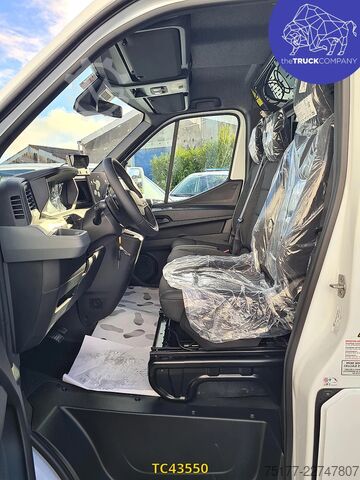 Rettungswagen Renault Master ambulance