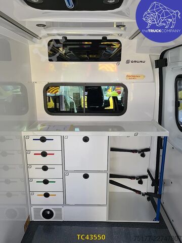 Rettungswagen Renault Master ambulance