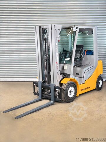 Treibgas-Frontstapler Jungheinrich TFG 430s - Service Neu - VW Motor- Triplex