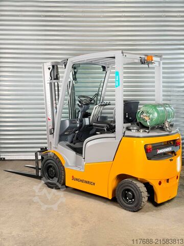 Treibgas-Frontstapler Jungheinrich TFG 320 - Service Neu - nur 2508 Std. KUBOTA MOTOR